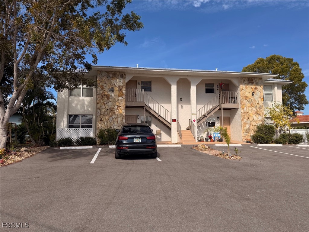 2700  Magdalina Drive, Apt 2B