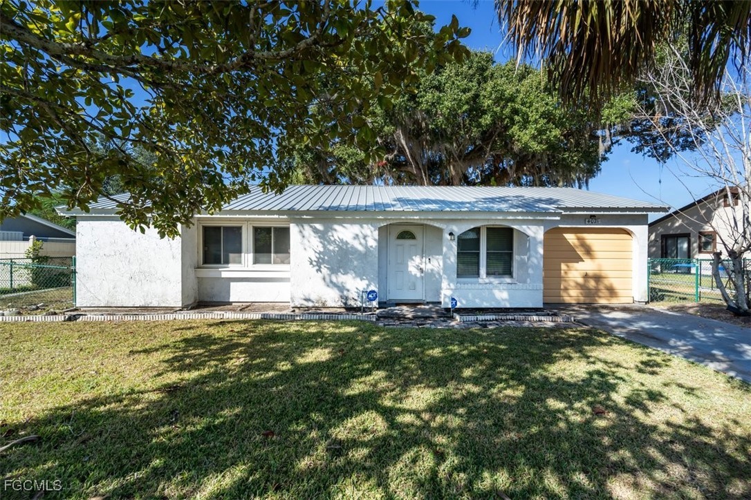 4021 W Palomar Circle