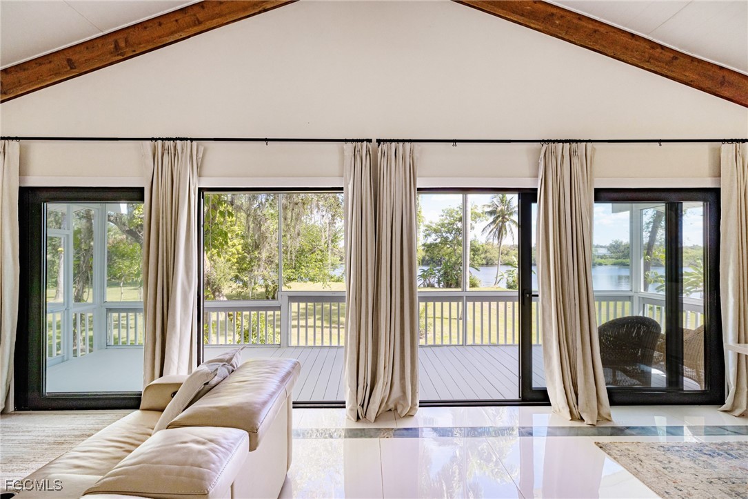 19481/483 S River Road