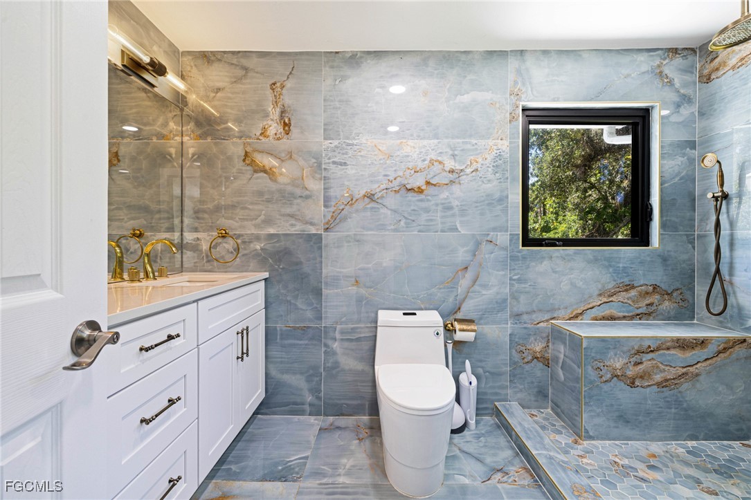 19481/483 S River Road