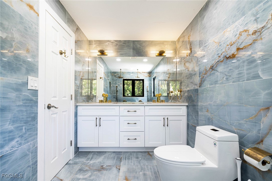 19481/483 S River Road