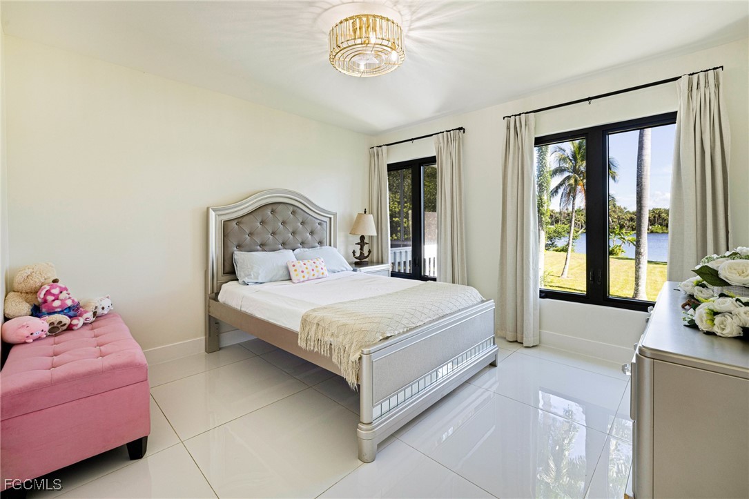 19481/483 S River Road