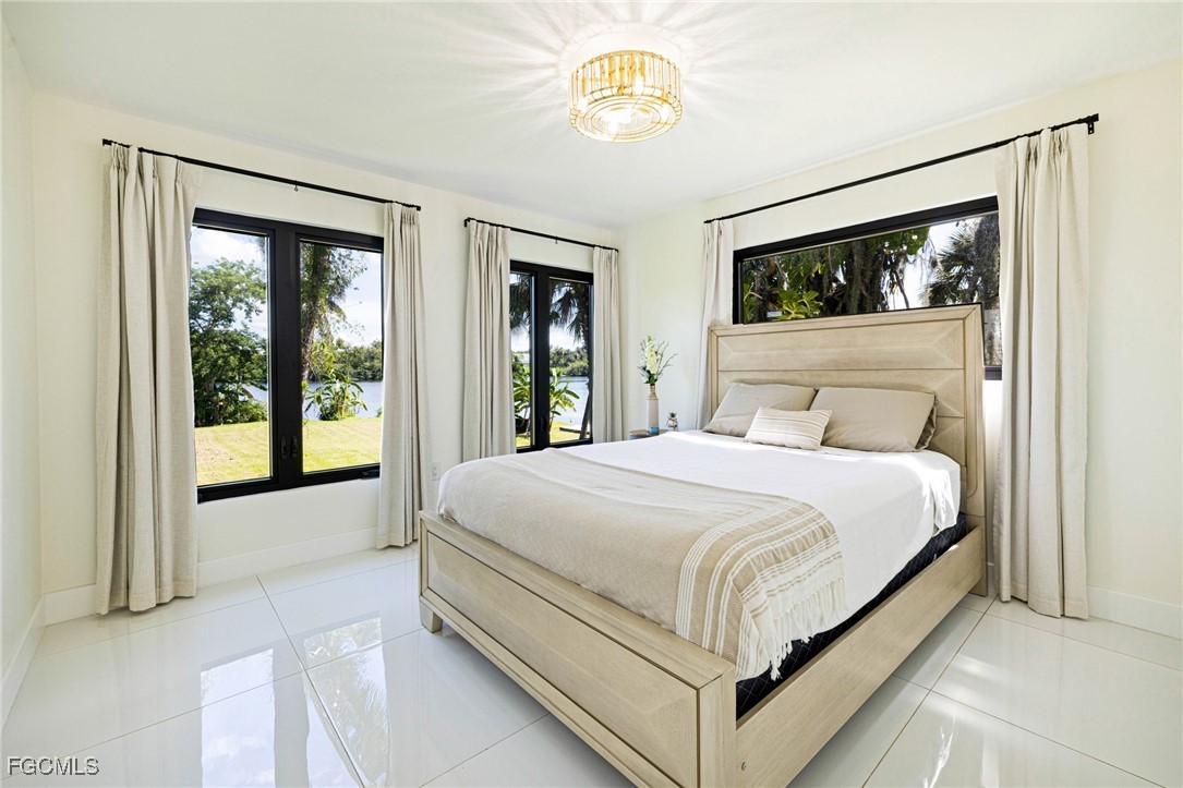 19481/483 S River Road