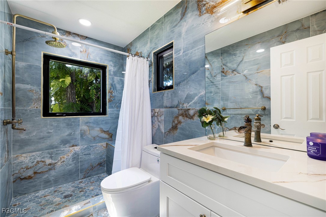 19481/483 S River Road