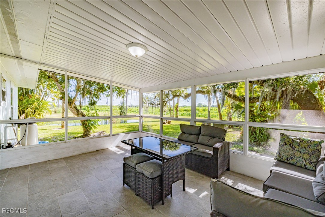 19481/483 S River Road