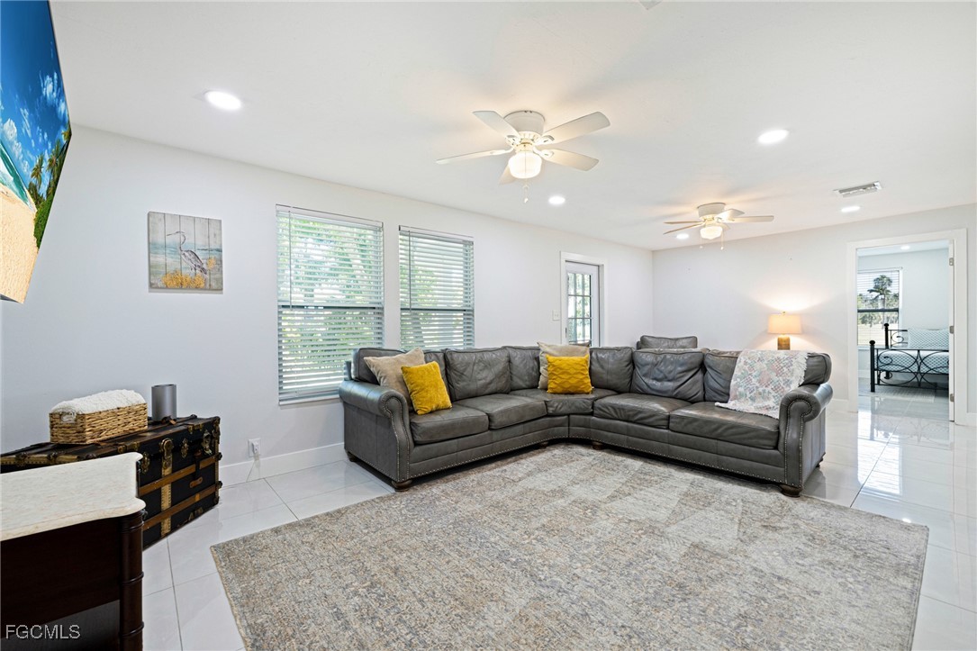 19481/483 S River Road