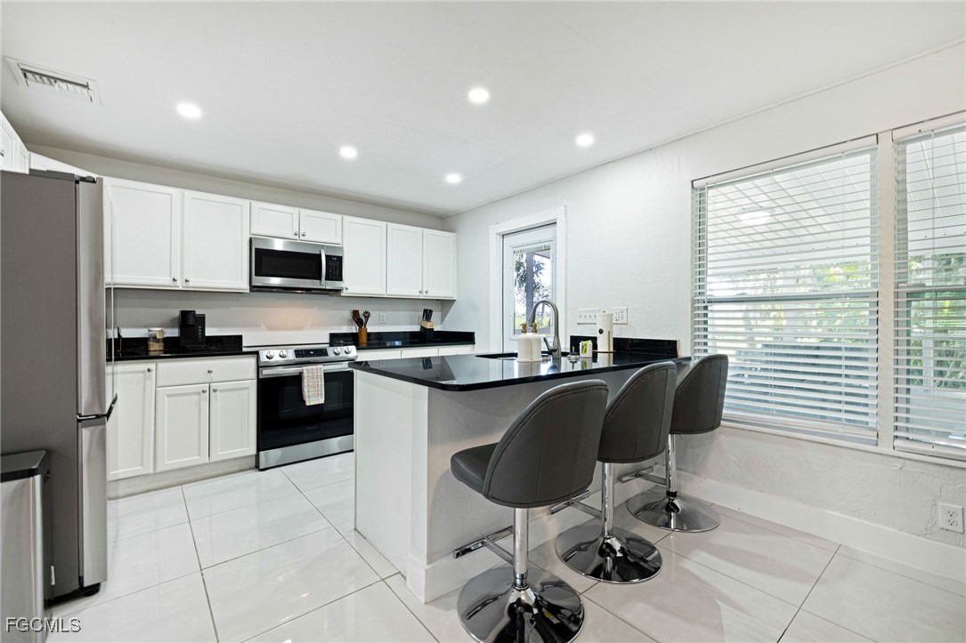 19481/483 S River Road