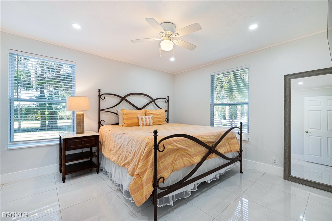 19481/483 S River Road