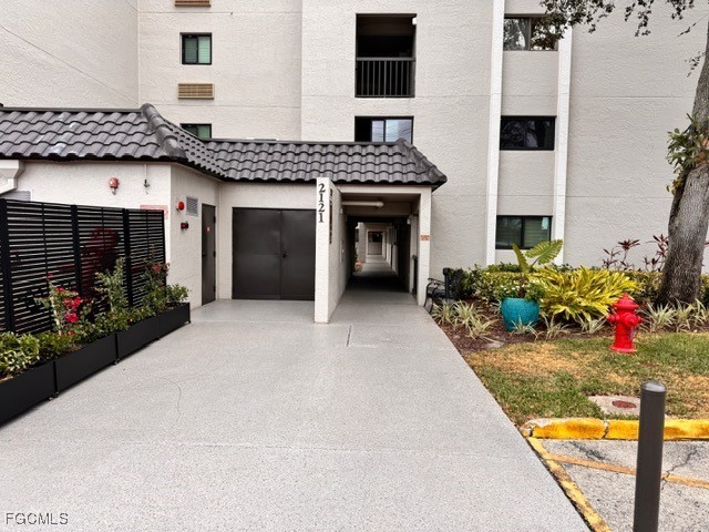 2121  Collier Avenue, Apt 220