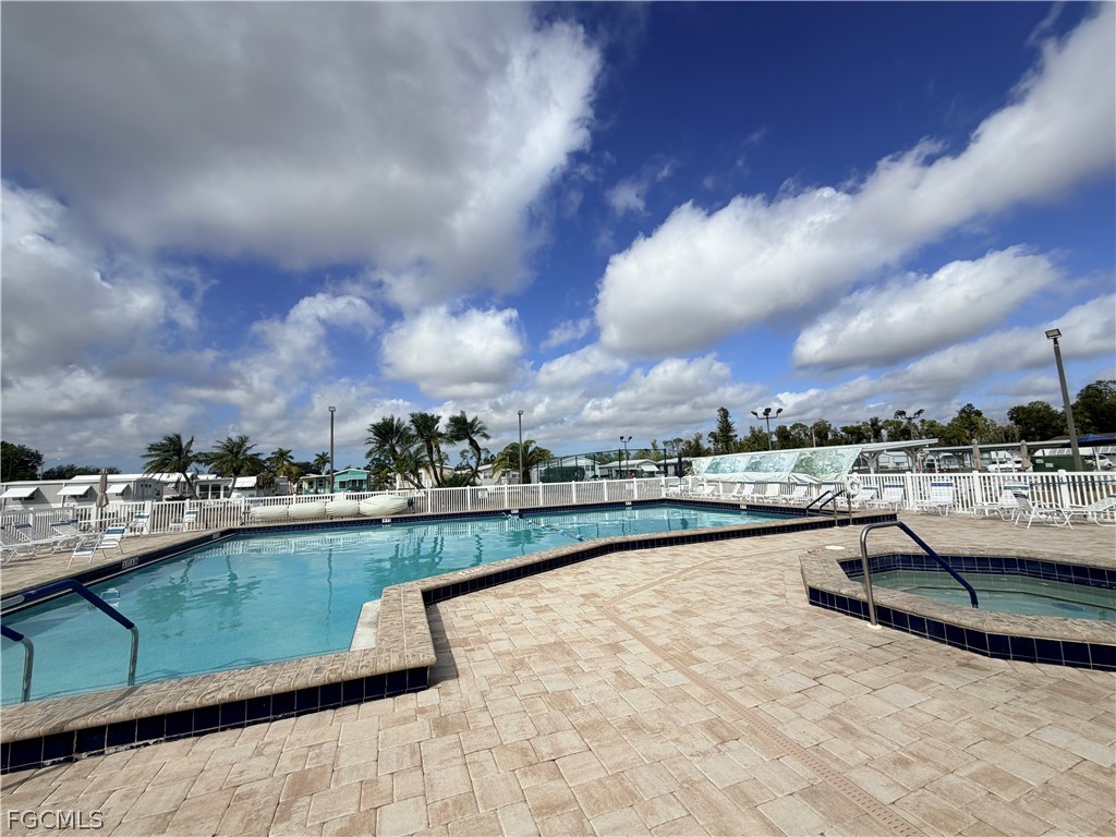 318 Fountain View Boulevard