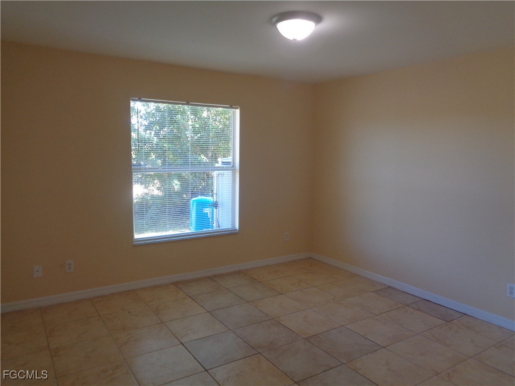 461/463  Loretta Avenue