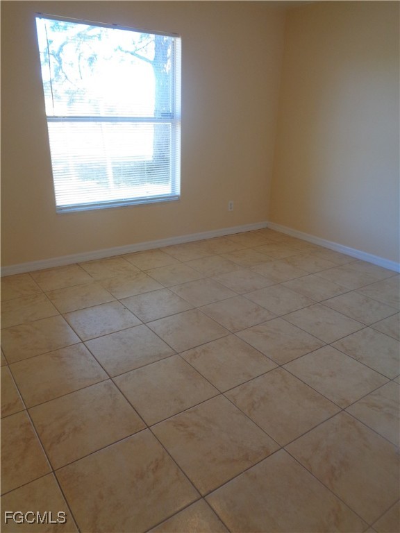 461/463  Loretta Avenue