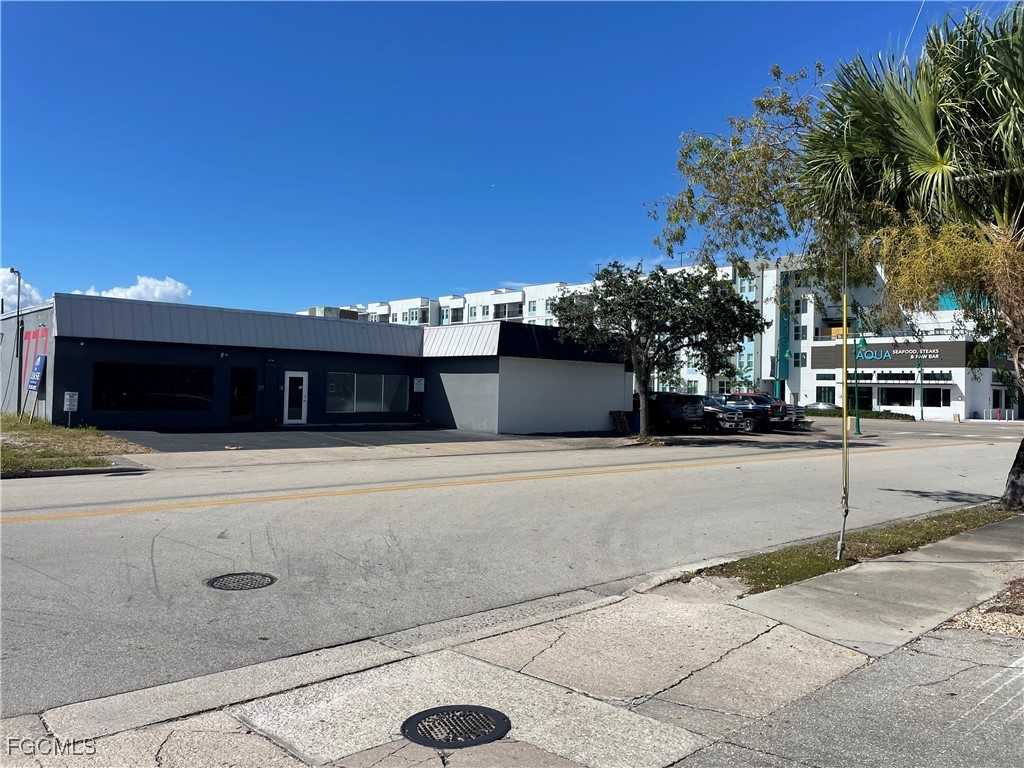 876  Cape Coral Parkway