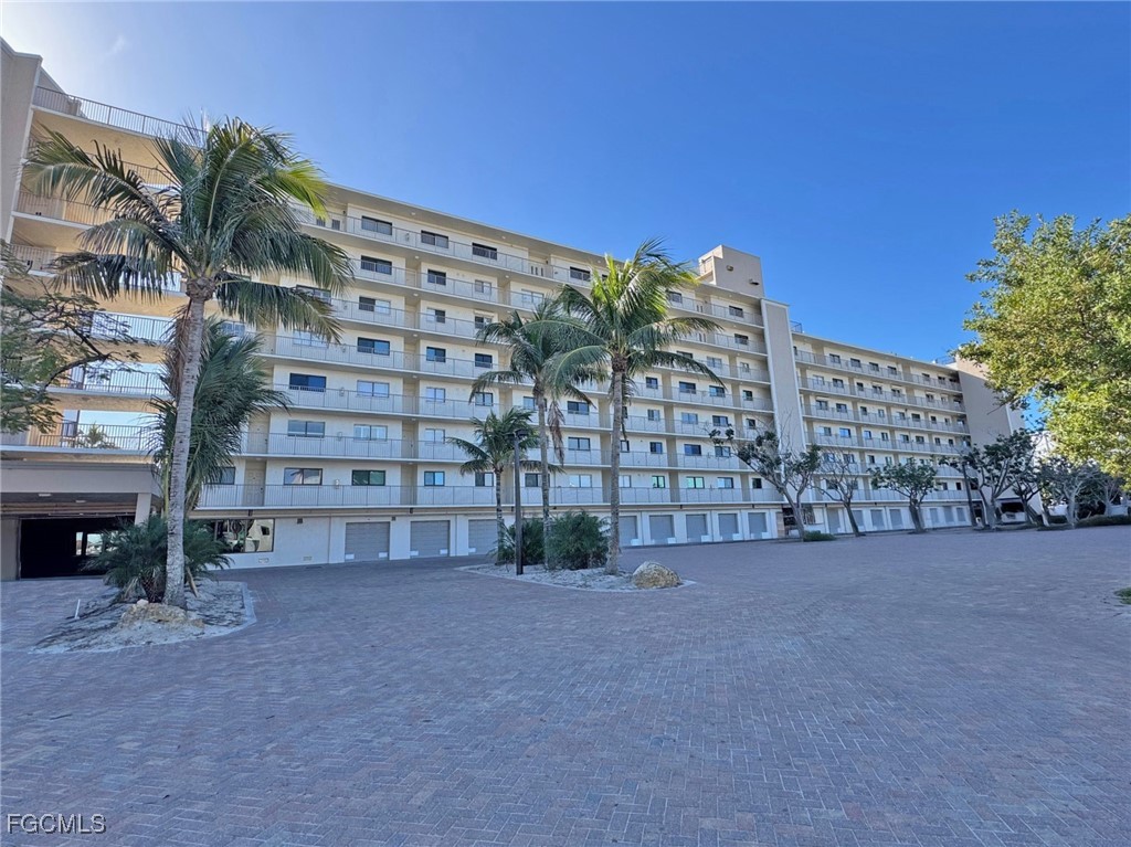 8350  Estero Boulevard, Apt 523