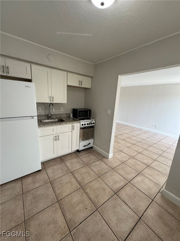 2452  Stella Street, Apt 204
