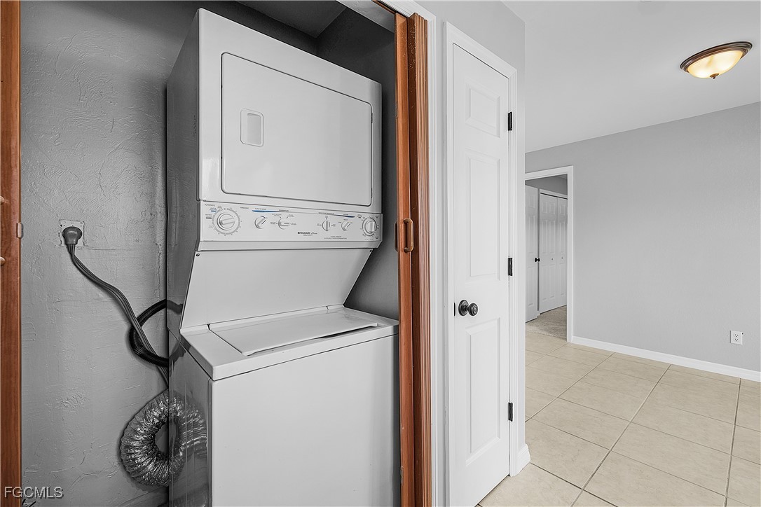 4012/4014 SW 16TH Place