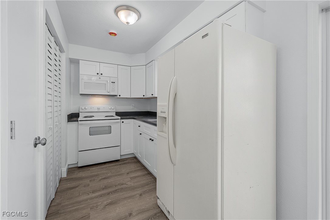 4012/4014 SW 16TH Place