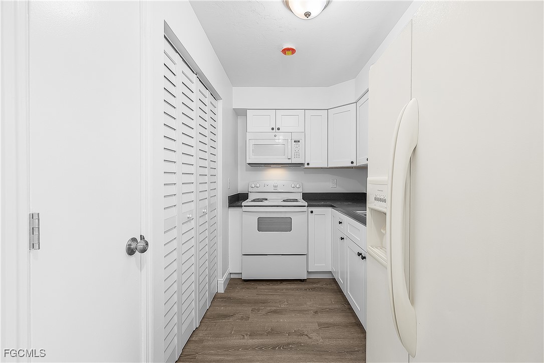 4012/4014 SW 16TH Place