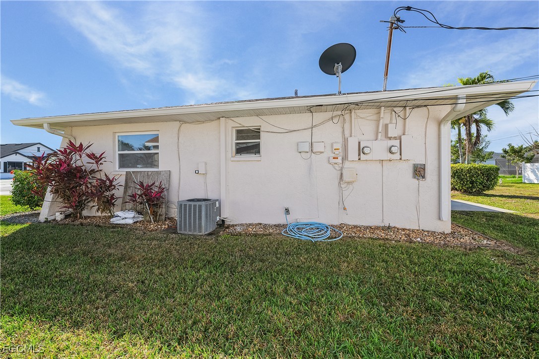 4012/4014 SW 16TH Place