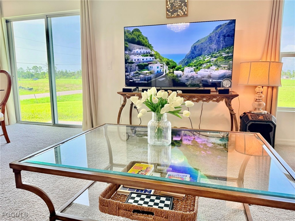 726 NW Douglas Circle