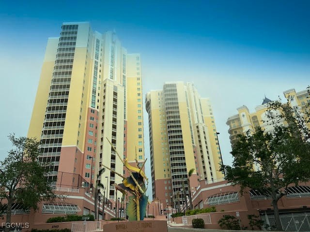 2743  1st Street, Apt 903