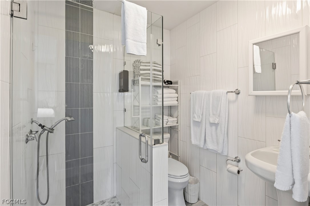 12200/12210  Shoreview Drive