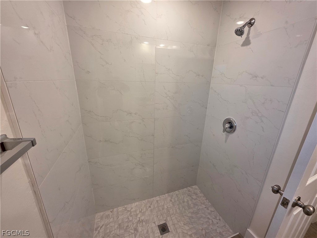 910/912 SW 7th Court