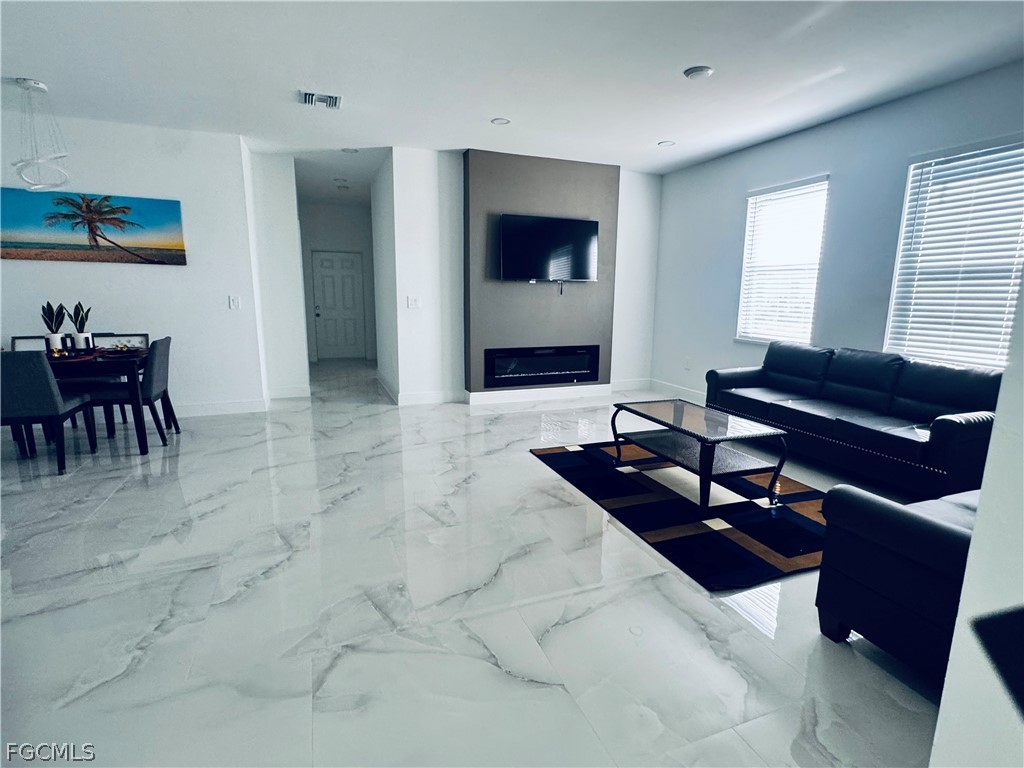 237/239  Milwaukee Boulevard