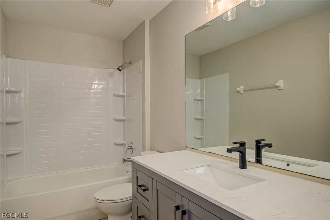 704/706  Ichabod Avenue