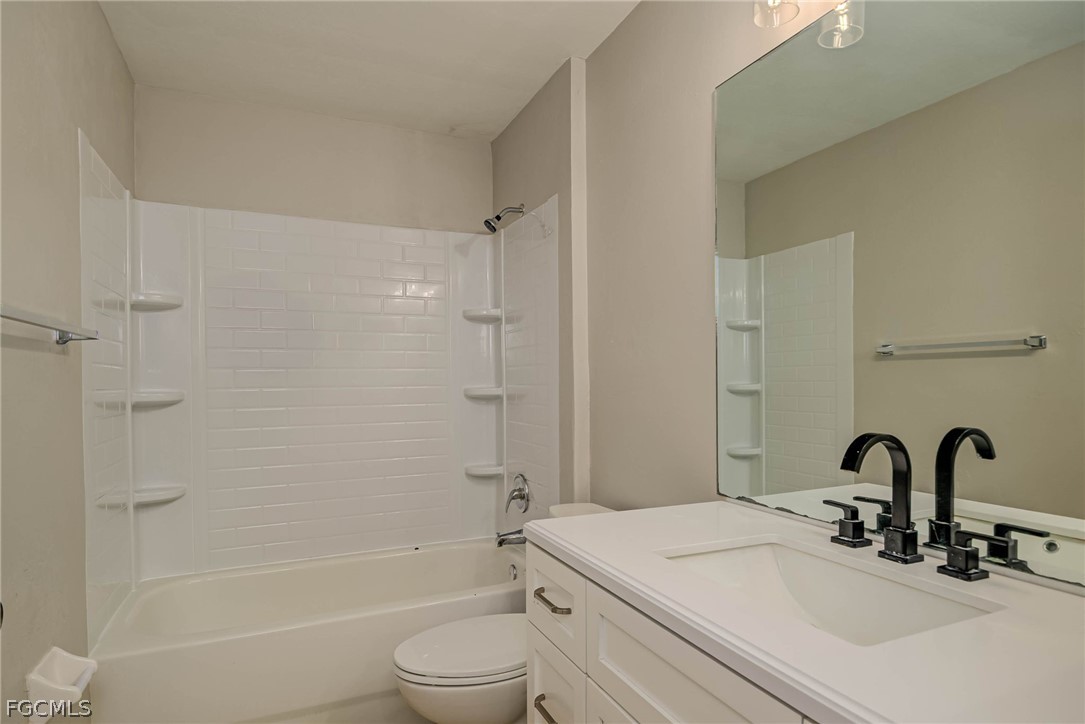 704/706  Ichabod Avenue