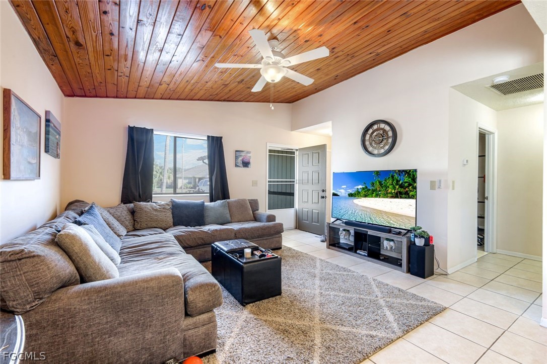 1410/ 1412 SE 8th Avenue