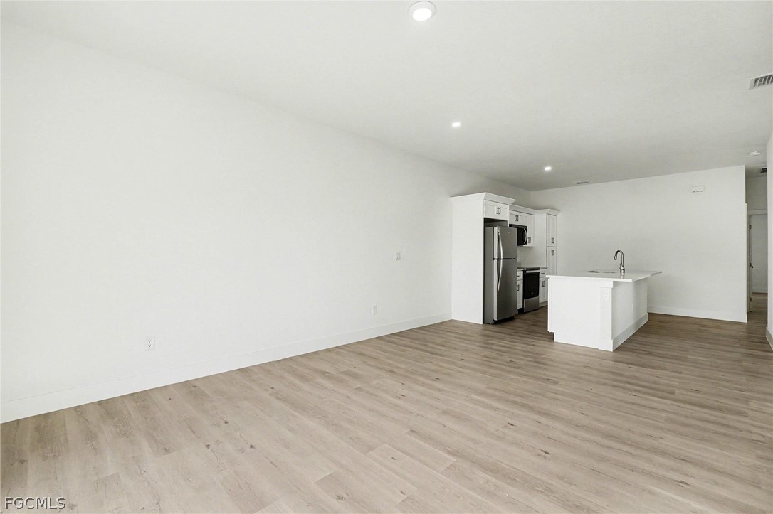 225/227  Ivan Avenue