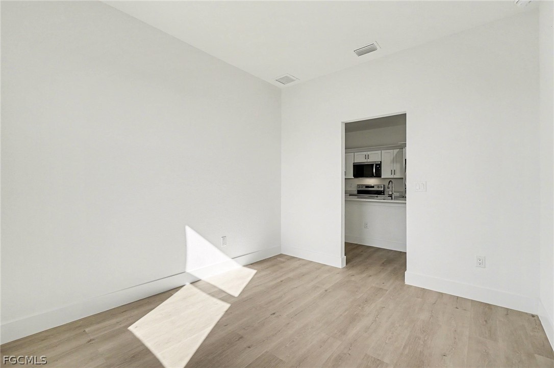 225/227  Ivan Avenue