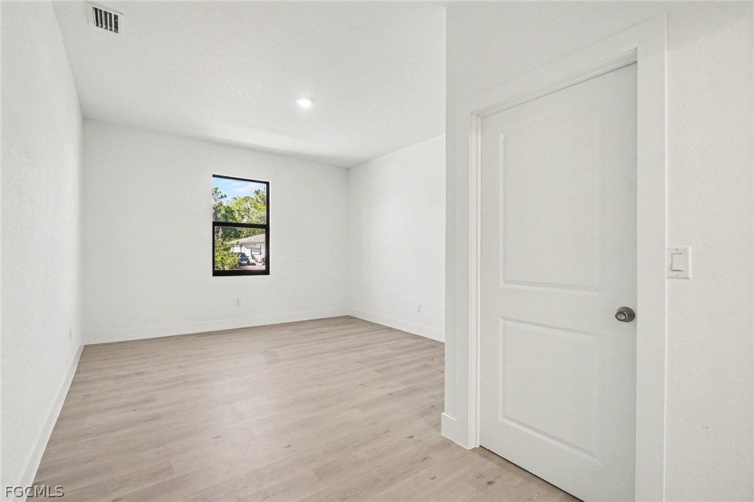 225/227  Ivan Avenue