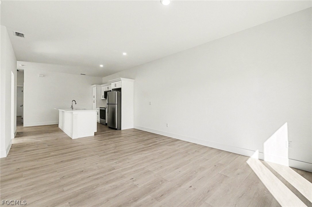 225/227  Ivan Avenue