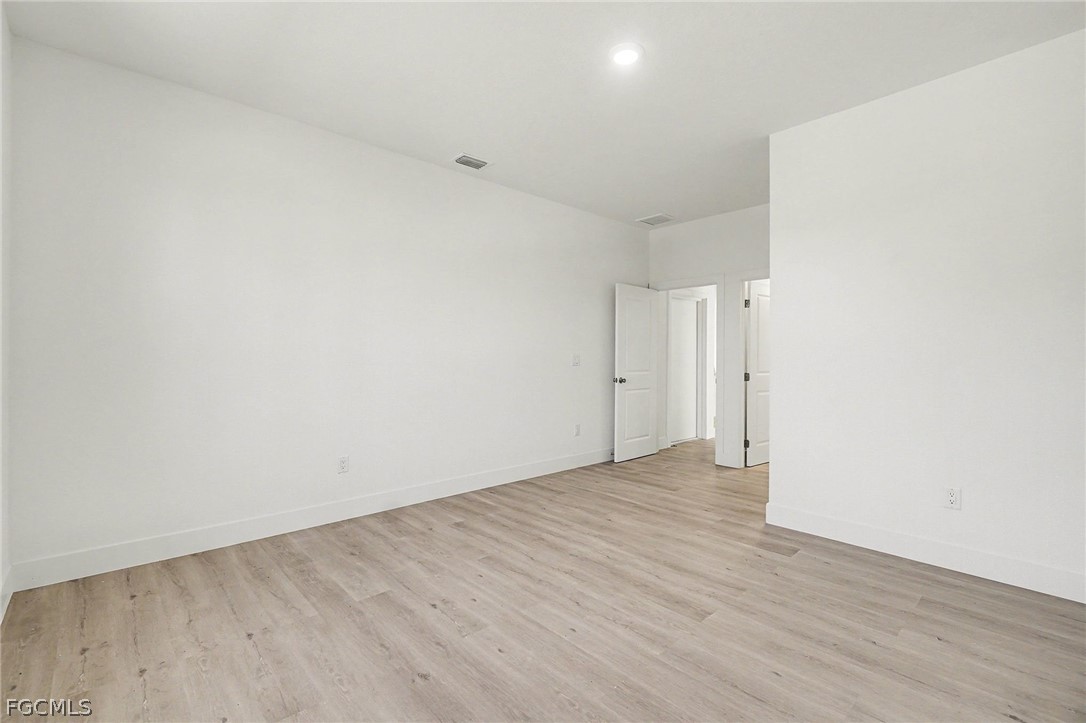 225/227  Ivan Avenue