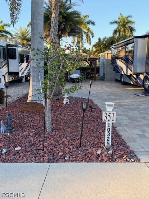 10325  Fire Flag Trail