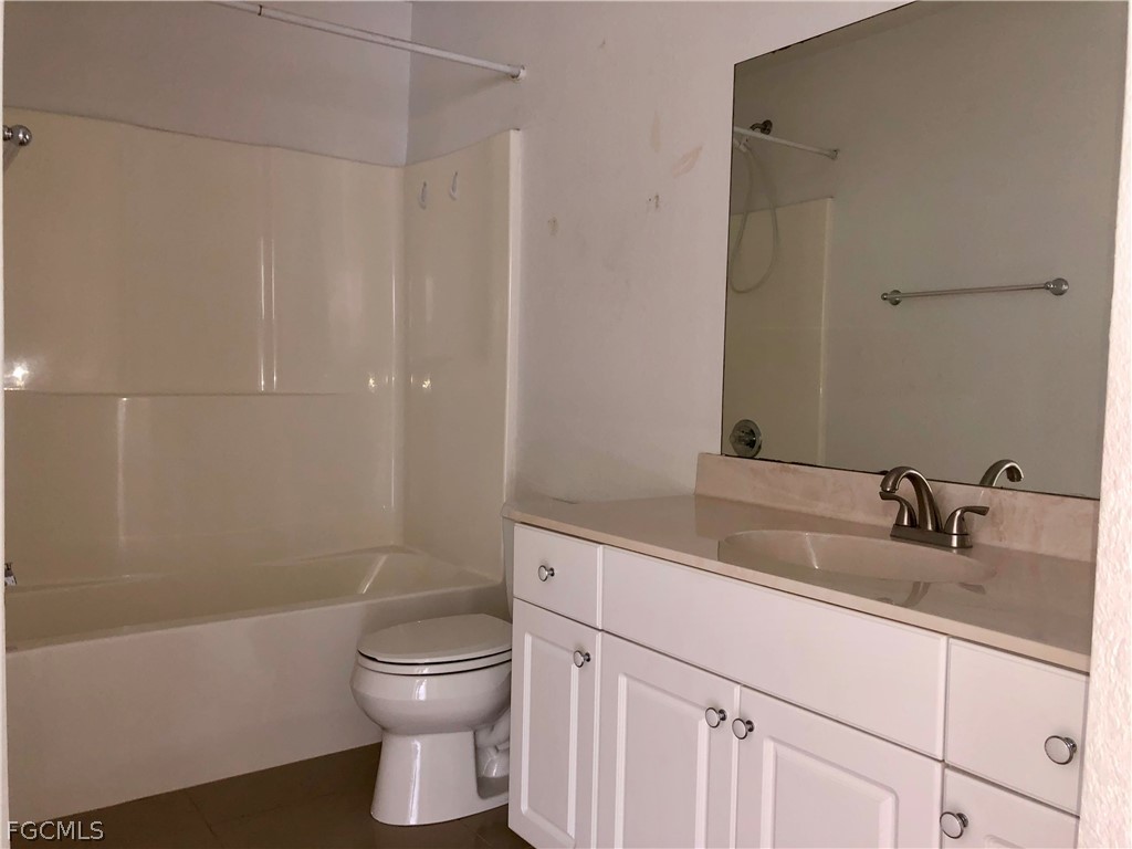 5613/5615  Birdsong Lane