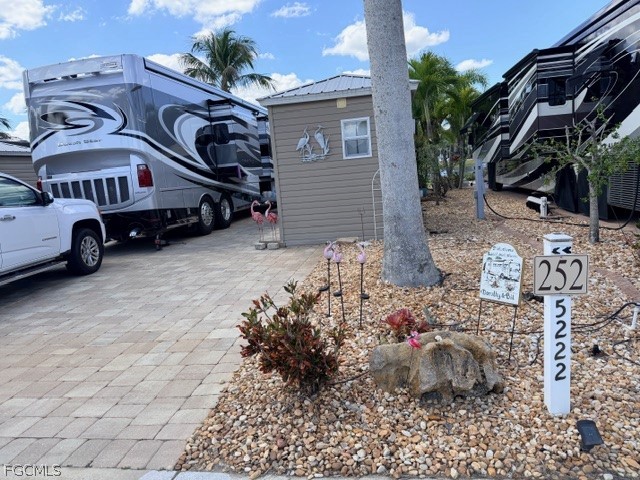 5222 Pineland Daisy Trail