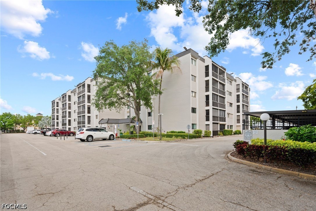 2121  Collier Avenue, Apt 102