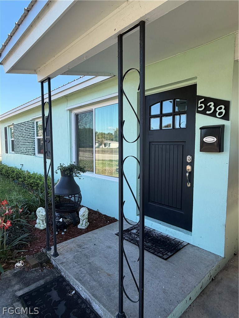 538 W Alverdez Avenue