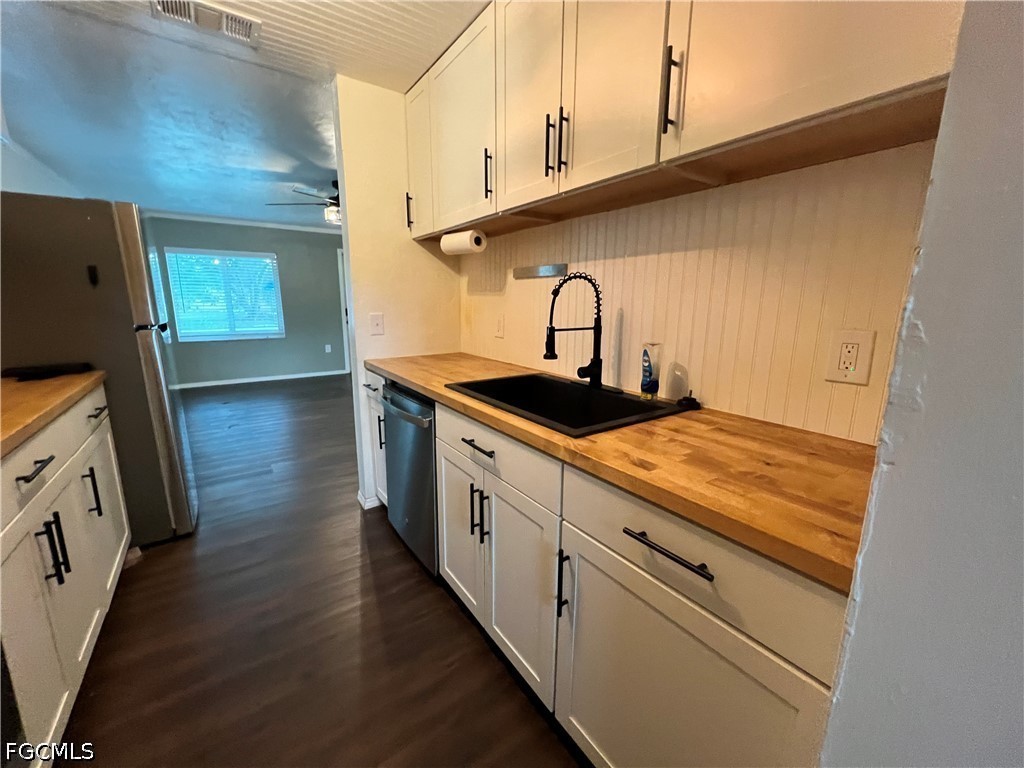 19113/115  Holly Road