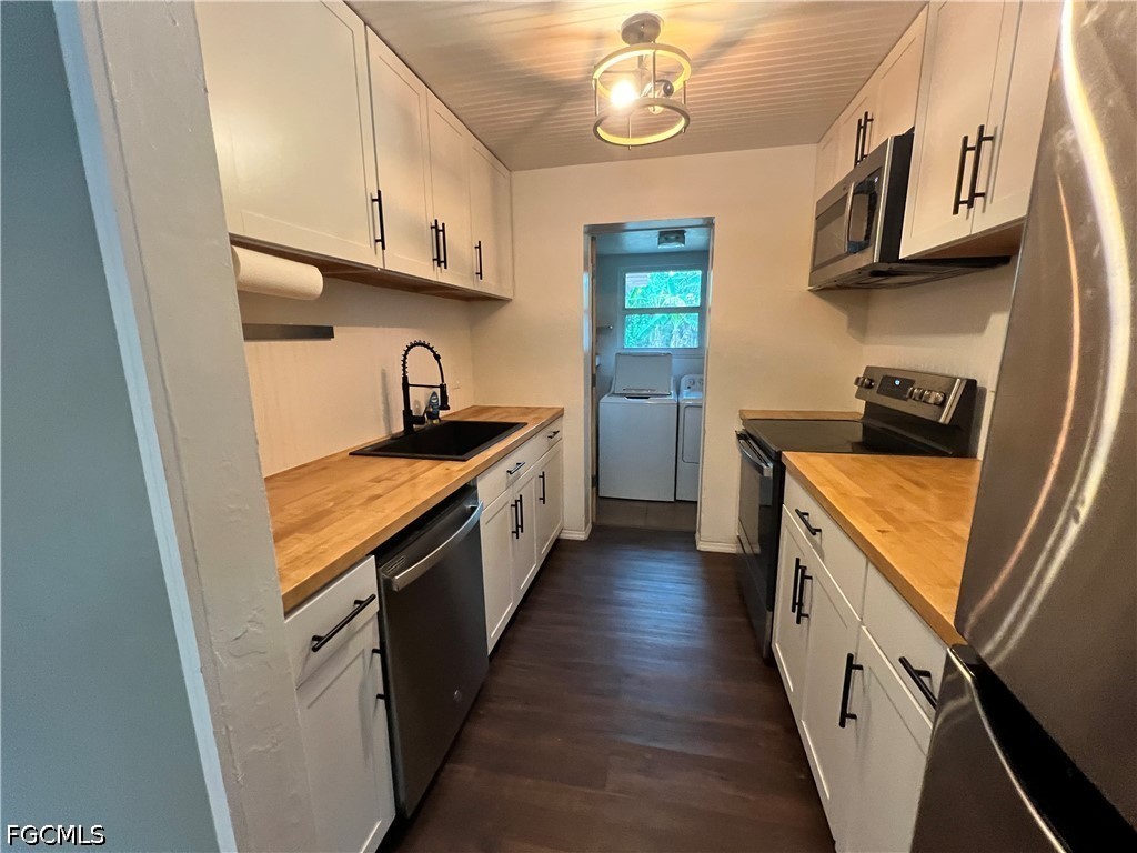 19113/115  Holly Road