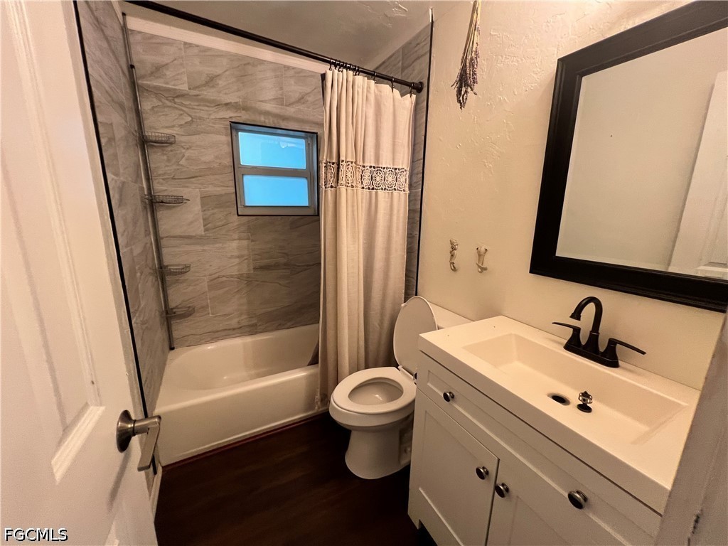 19113/115  Holly Road