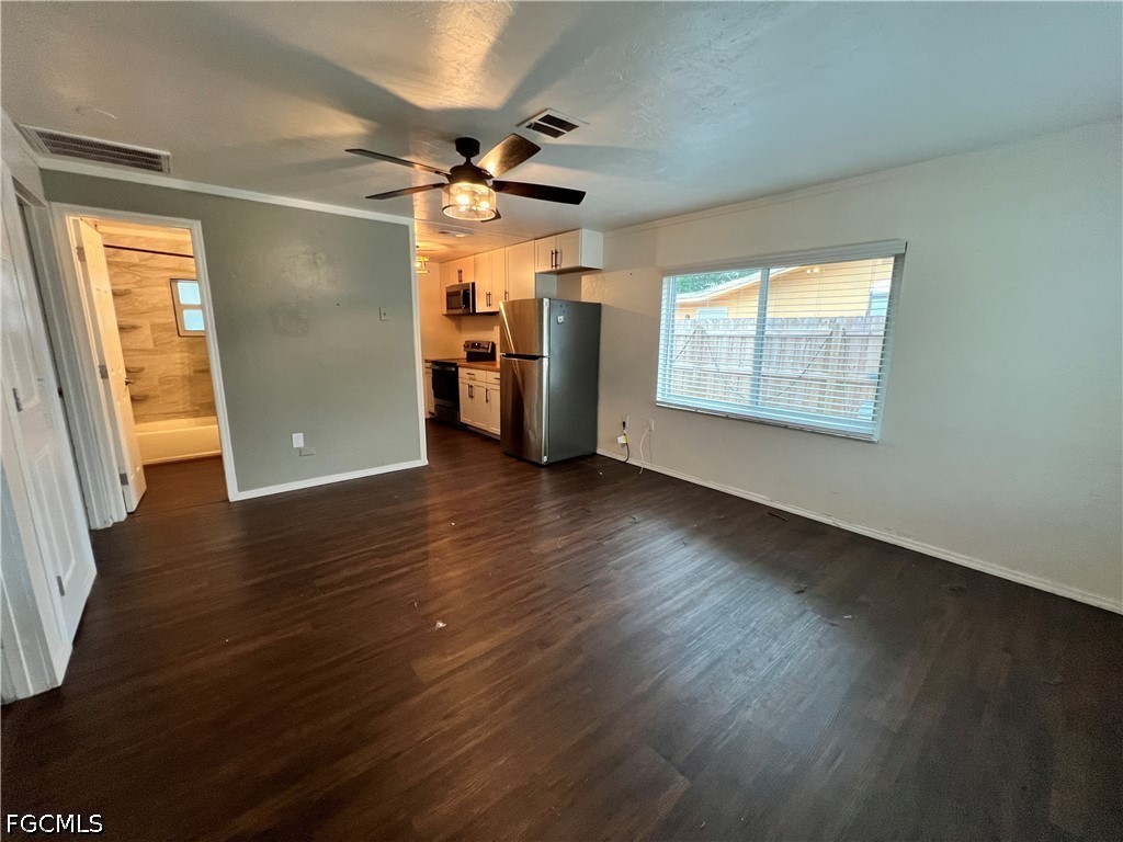 19113/115  Holly Road