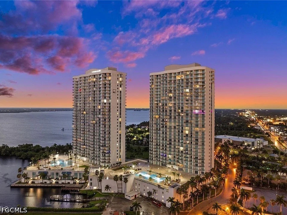 3000  Oasis Grand Boulevard, Apt 2402