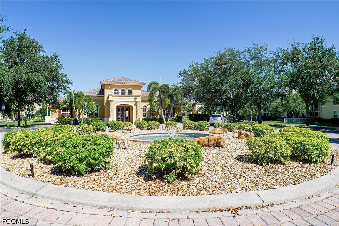 4113  residence Drive, Apt 211