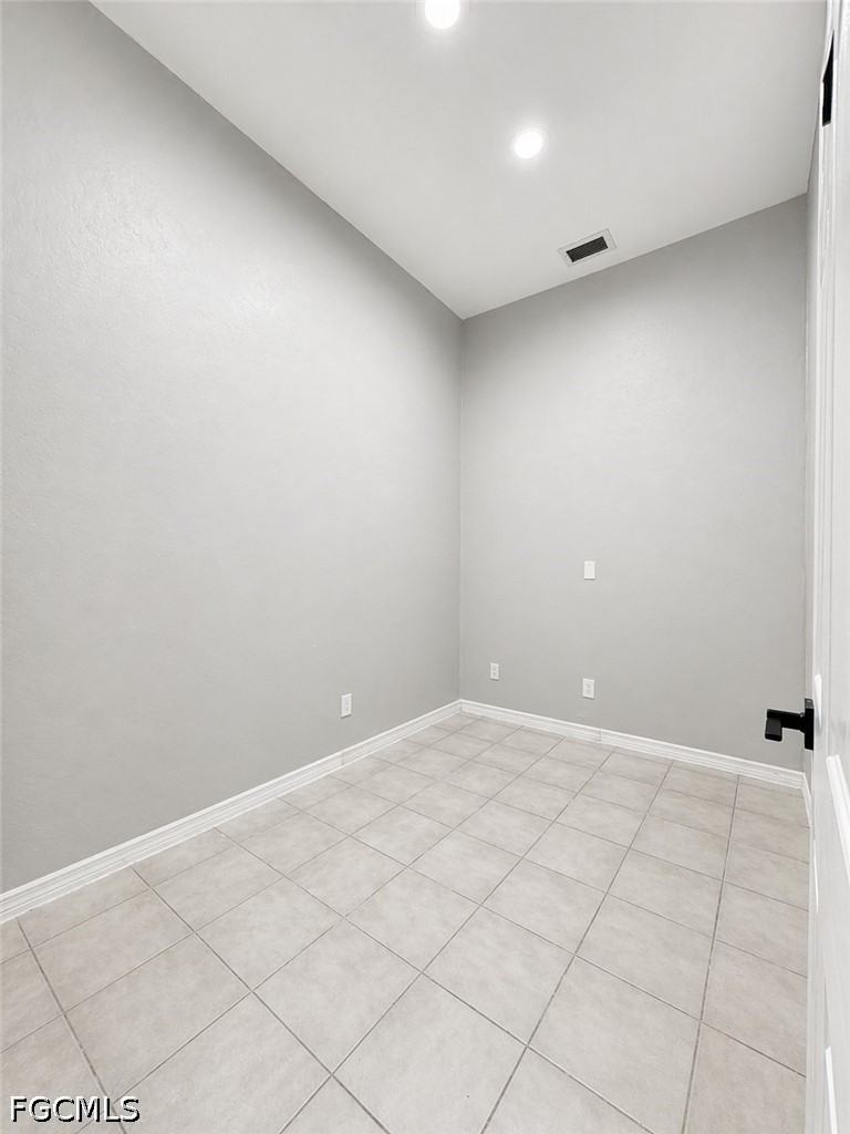 2706 SE Santa Barbara Place