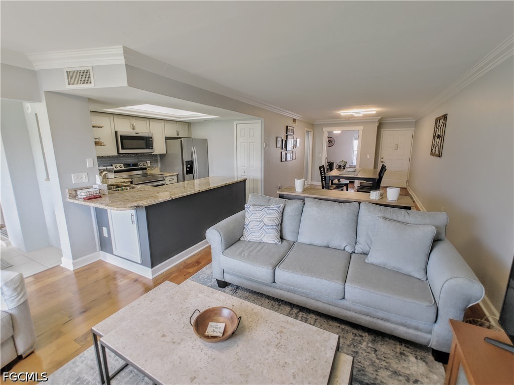 5830  Trailwinds Drive, Apt 814