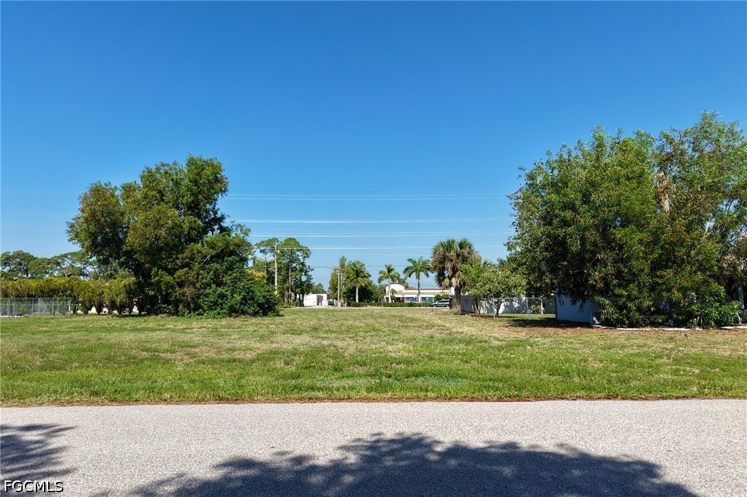 212 SE Santa Barbara Place